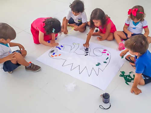 Colorindo o camaleão.